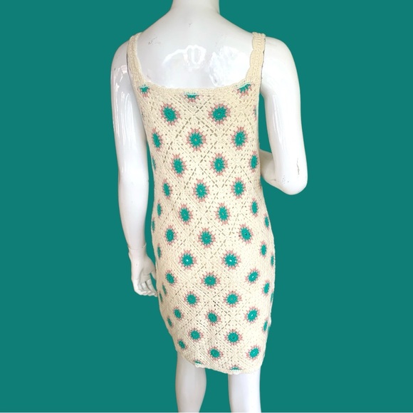 SINCERELY JULES CREAM WITH TEAL CROCHET ACCENTS MINI DRESS. WOMEN’S SIZE MEDIUM - Picture 2 of 8
